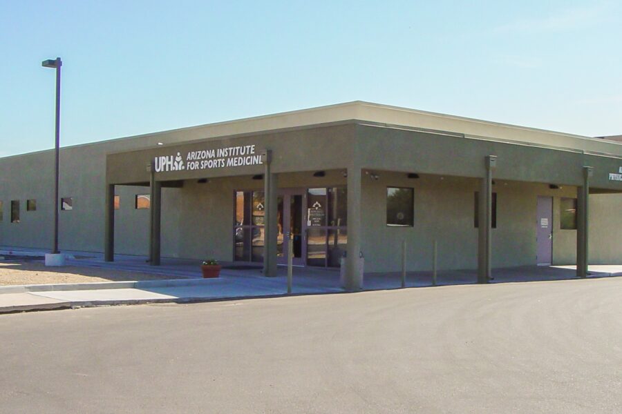 project-feature-awnings-university-physicians-hospital-stucco-027