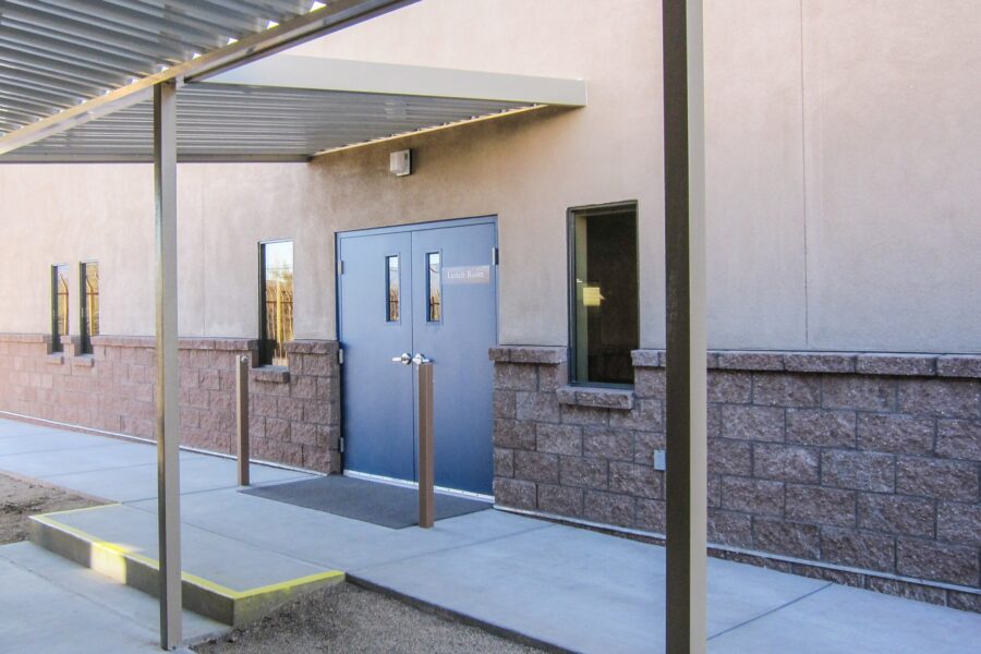 project-feature-wainscot-desert-christian-split-face-block-001